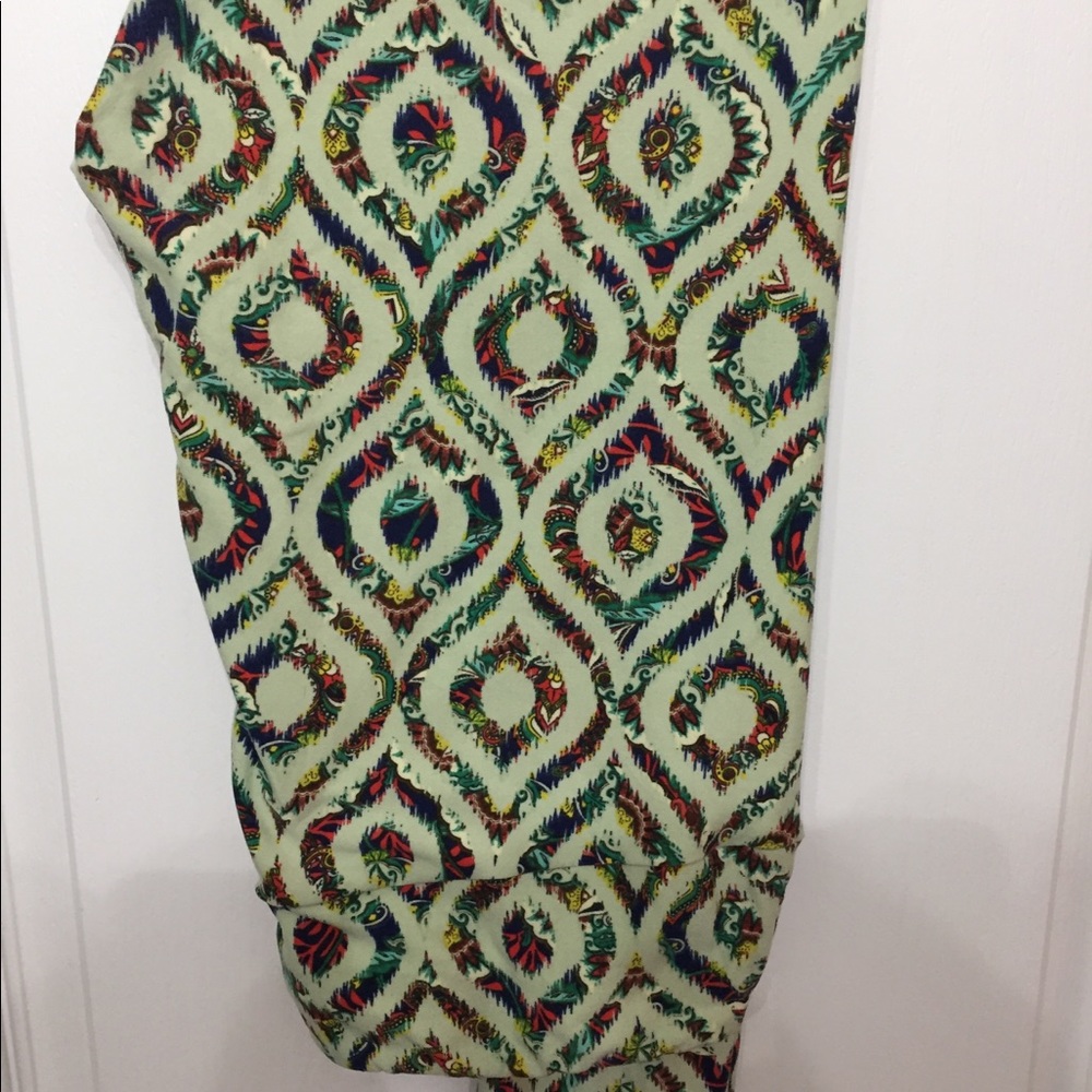 Lularoe Tall & Curvy leggings gorgeous pattern